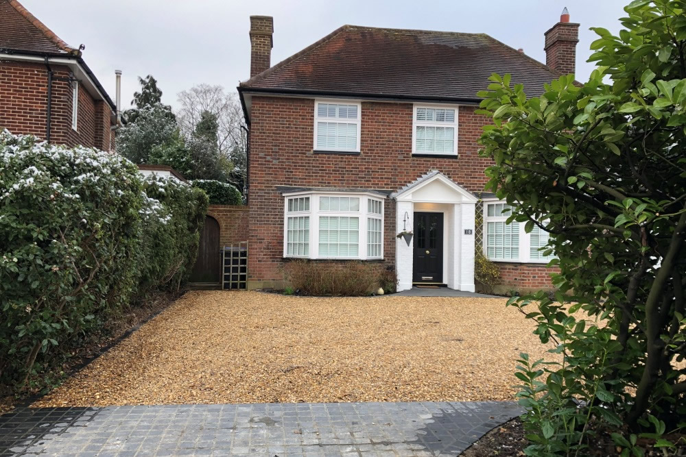 Loose gravel driveway installation