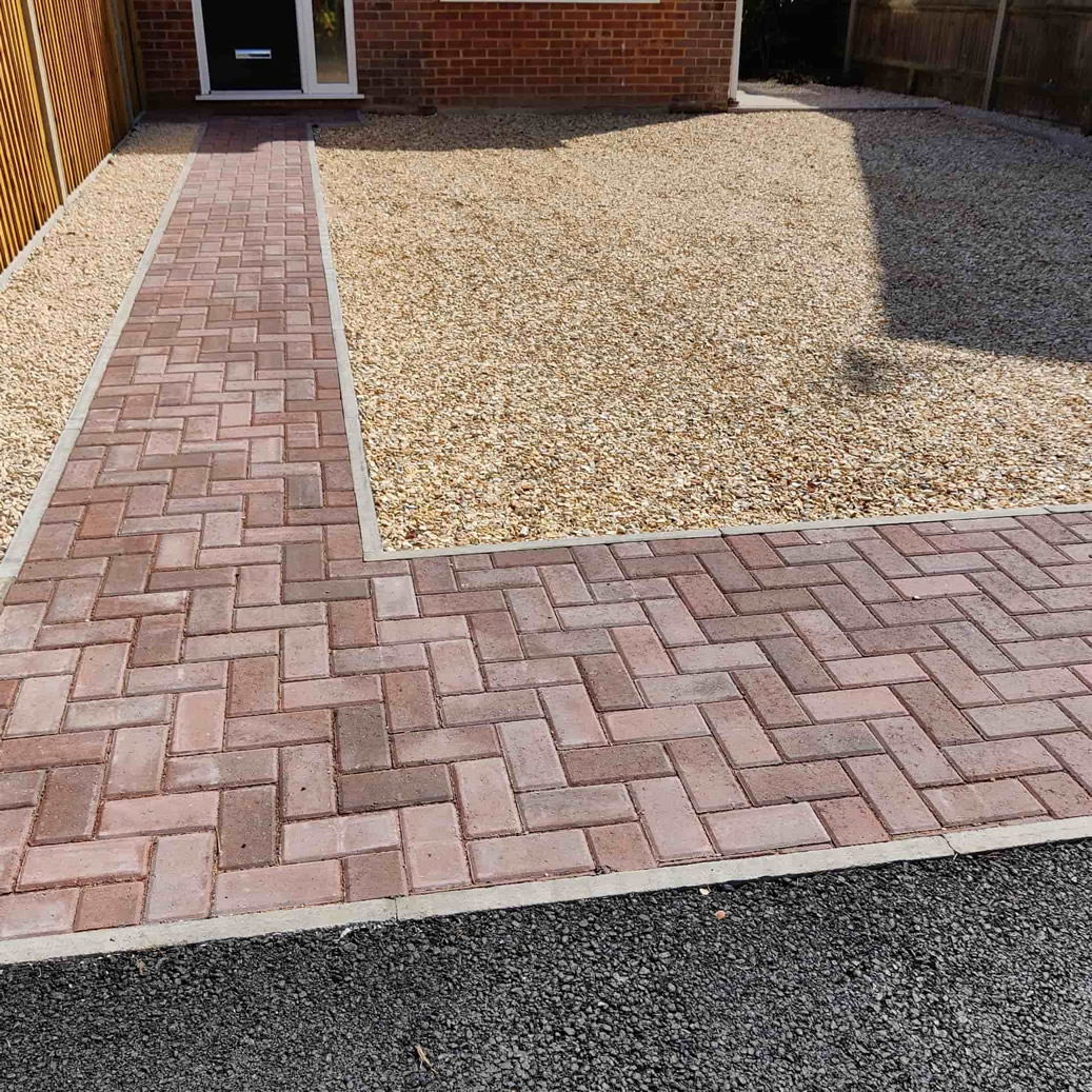 Gravel driveway installation